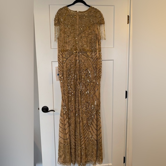 MAC DUGGAL
Gold Embellished Fringe Cap Sleeve Trumpet
Gown | 4715 | 6 - Picture 5 of 14